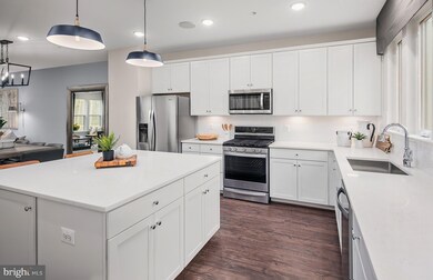 208 Mainstream Dr, Laurel, MD 20724 - photo 6