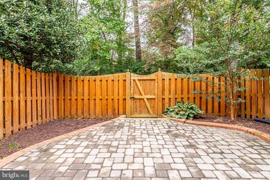 2011 Gervais Dr, Falls Church, VA 22043 - photo 6