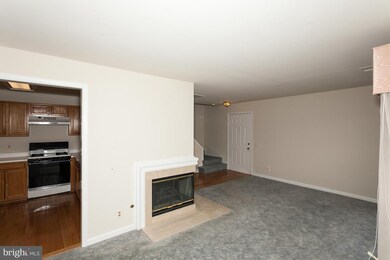 9270 Cardinal Forest Ln unit 301, Lorton, VA 22079 - photo 6
