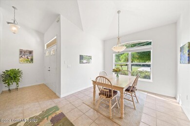 Dining / Front Entry