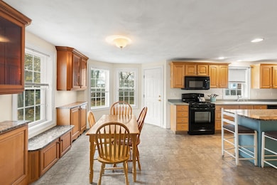 63 Dexter St, Nashua, NH 03060 - photo 3