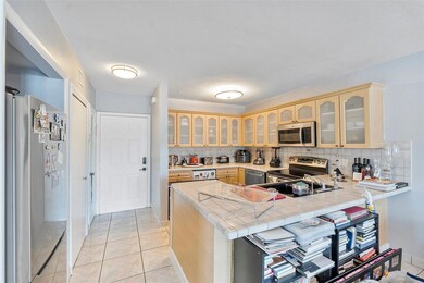 110 Royal Palm Rd unit 211, Hialeah, FL 33016 - photo 6