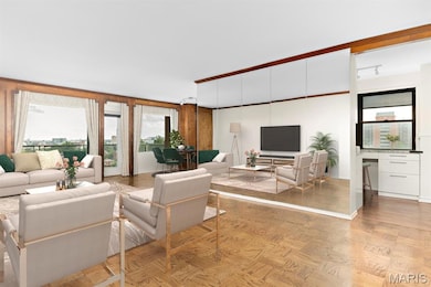 Executive House Apartments unit 10F, Saint Louis, MO 63108 - photo 2