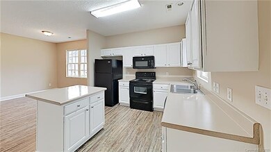 308 Vernon Ln, Statesville, NC 28677 - photo 4