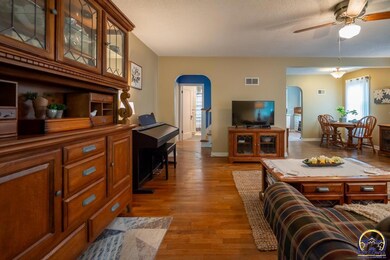 1835 SW Wayne Ave, Topeka, KS 66604 - photo 4