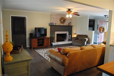 2908 Eastway Dr, Statesville, NC 28625 - photo 4