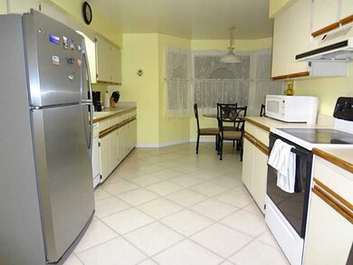 Kitchen. Large Eat in Kitchen with Nook, Diagonal