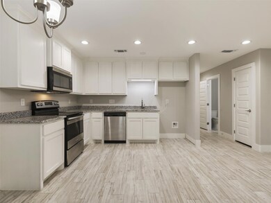 818 W Walker St, Denison, TX 75020 - photo 3