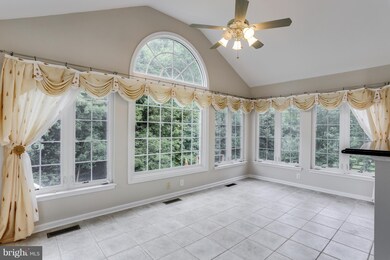 11245 Chaucers Ridge Ct, Laurel, MD 20723 - photo 4