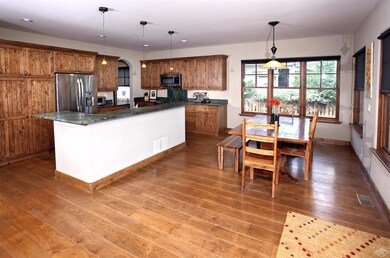 Kitchen & Breakfast Room