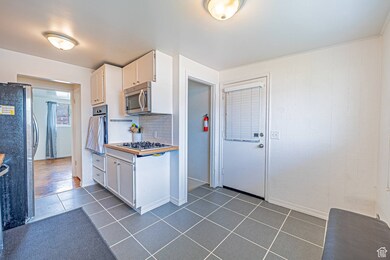 932 E 10465 S, Sandy, UT 84094 - photo 7