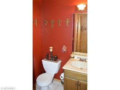 First floor 1/2 bath