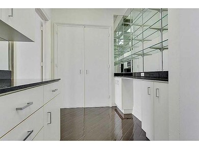 518 Julia St unit Upper, New Orleans, LA 70130 - photo 4