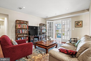 4119 S Four Mile Run Dr unit 202, Arlington, VA 22204 - photo 3