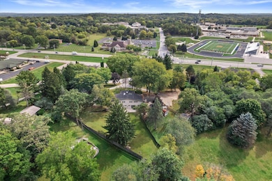 108 E Oak Crest Dr unit 110, Wales, WI 53183 - photo 4