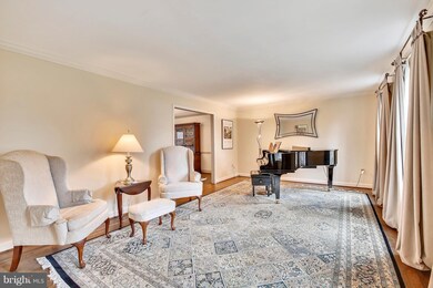 9003 Shad Ln, Potomac, MD 20854 - photo 4