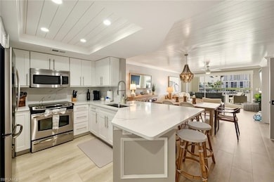 9103 Vanderbilt Dr unit 2, Naples, FL 34108 - photo 2