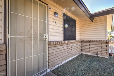 725 N 92nd Pl-8