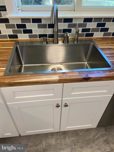 243 Walgrove Rd, Reisterstown, MD 21136 - photo 2