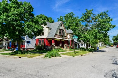 002-Front_View-2836036-medium