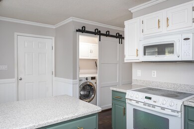 Kitchen/Laundry Area