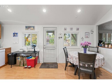 4033 Camellia St, Springfield, OR 97478 - photo 5