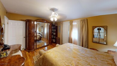 Master Bedroom 001
