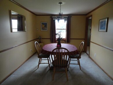 Dining Room The Formal Dining Room connects the Li