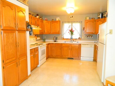 W1777 Alpine Rd, Brooklyn, WI 53521 - photo 4