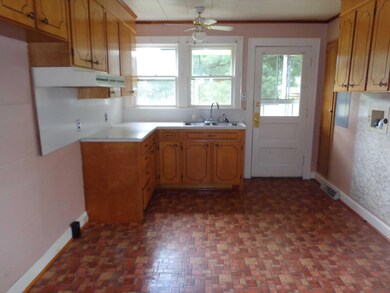 2312 Athol St, Clifton Forge, VA 24422 - photo 3