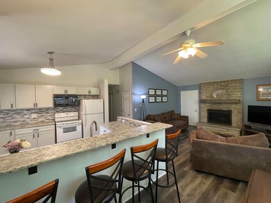 1826 Madison St, Cedar Falls, IA 50613 - photo 3