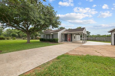 3502 Statesman Dr, Alvin, TX 77511 - photo 2