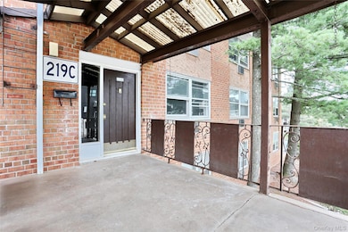 219 Kearsing Pkwy unit C, Monsey, NY 10952 - photo 2