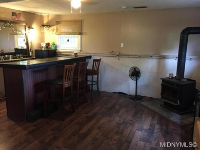 Spacious 14x27 FR Features...