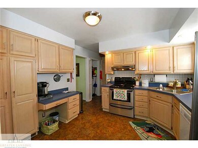 1410 Ravenswood Dr, Lansing, MI 48917 - photo 4
