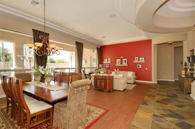 Living room/ Formal Dining