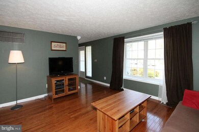 16147 Olmstead Ln, Woodbridge, VA 22191 - photo 4