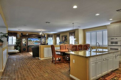 Kitchen_Family_Room_View