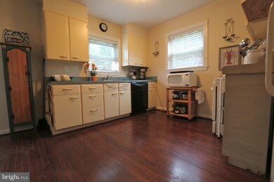 10606 Lexington Ct, Kensington, MD 20895 - photo 3