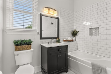 632 Upstairs Primary ensuite bathroom