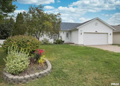 6525 Wilkes Ave, Davenport, IA 52806 - photo 2