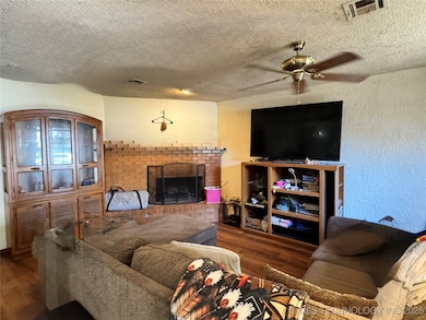 4517 S Gum Ave, Broken Arrow, OK 74011 - photo 5