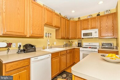 21210 Delevan Way, Germantown, MD 20876 - photo 4