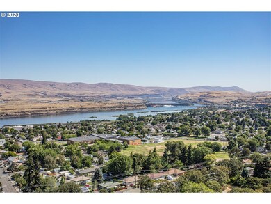 907 E 18th St, the Dalles, OR 97058 - photo 4