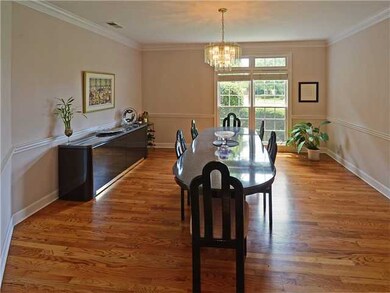 15x14 Dining Room with Hardwood, Crown & Chair Rai