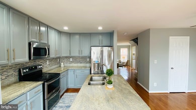 2547 James Monroe Cir, Herndon, VA 20171 - photo 4