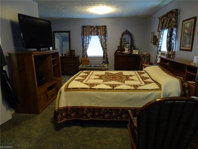Cozy 21x15 master bedroom on main floor