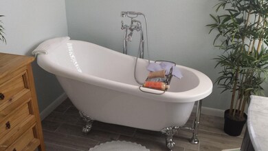 New clawfoot tub in Master
