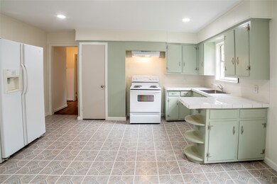 215 Raymac St, Houston, TX 77037 - photo 7