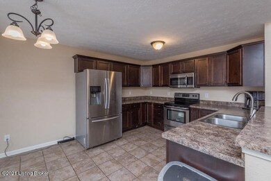 11717 Taylor Rae Dr, Louisville, KY 40229 - photo 5